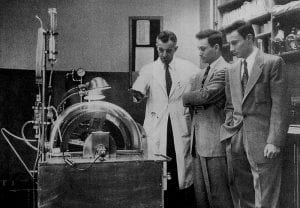 Richard Herrick (middle) and his brother Ronald (right) were the first to undergo a successful kidney transplant with Ronald donating a kidney to his brother. Here, Dr. John Merrill (left) shows them an artificial kidney. Source: Wikimedia commons